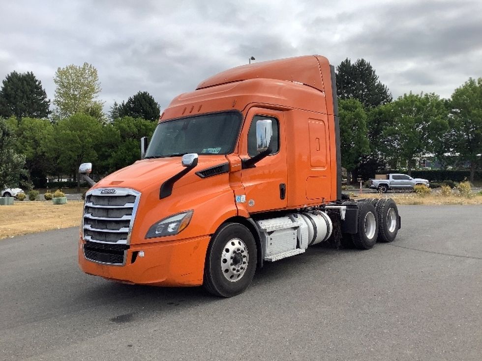 Sleeper Tractor-Heavy Duty Tractors-Freightliner-2019-T11664ST-Lacey-WA-355,119\n\t\tmiles-$ 68,750 - Image 3
