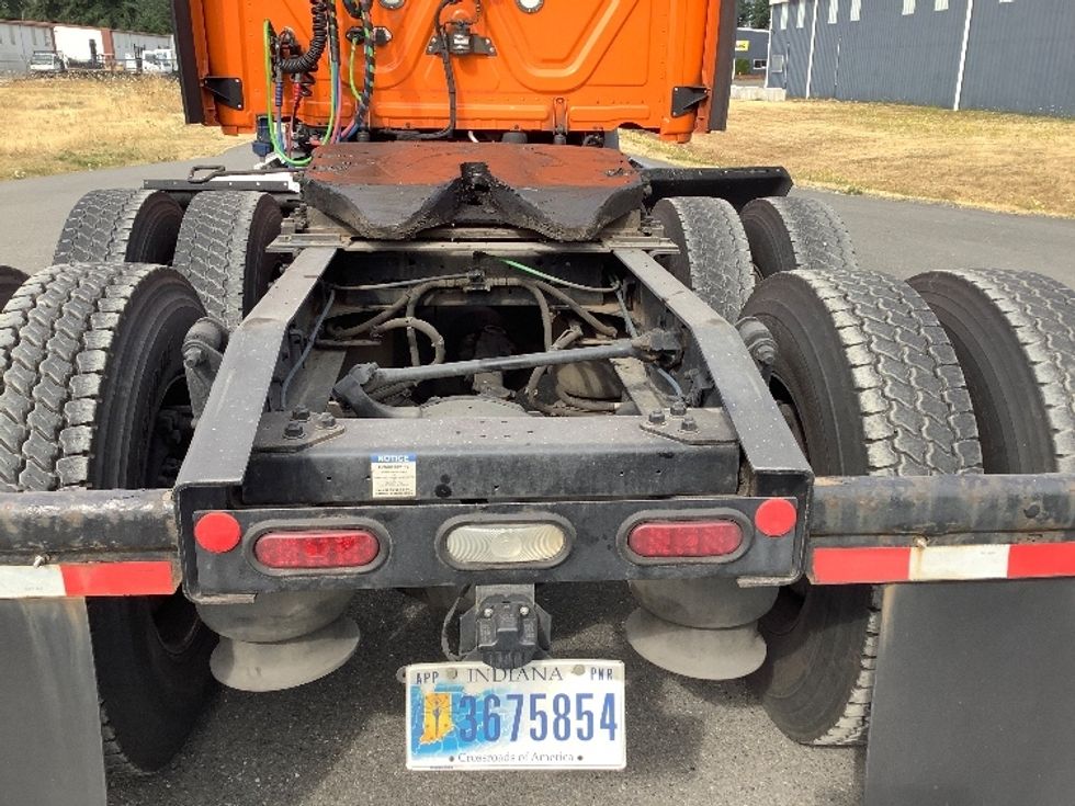 Sleeper Tractor-Heavy Duty Tractors-Freightliner-2019-T11664ST-Lacey-WA-355,119\n\t\tmiles-$ 68,750 - Image 6