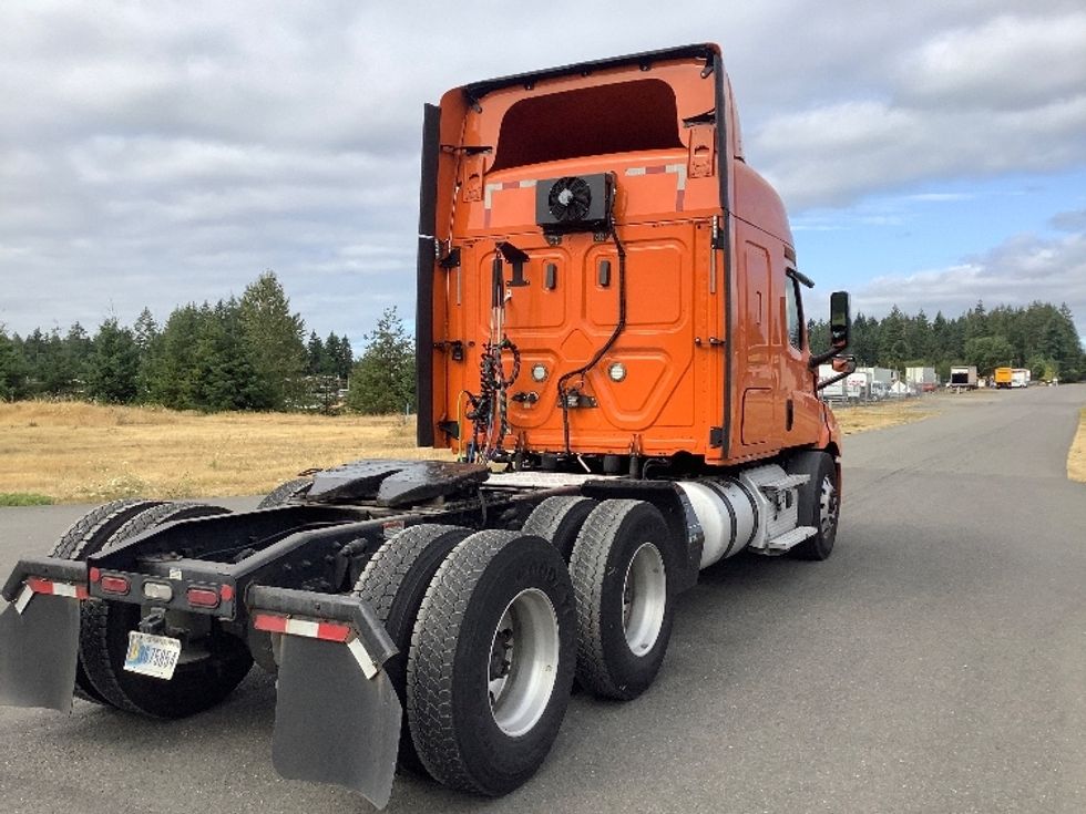 Sleeper Tractor-Heavy Duty Tractors-Freightliner-2019-T11664ST-Lacey-WA-355,119\n\t\tmiles-$ 68,750 - Image 7