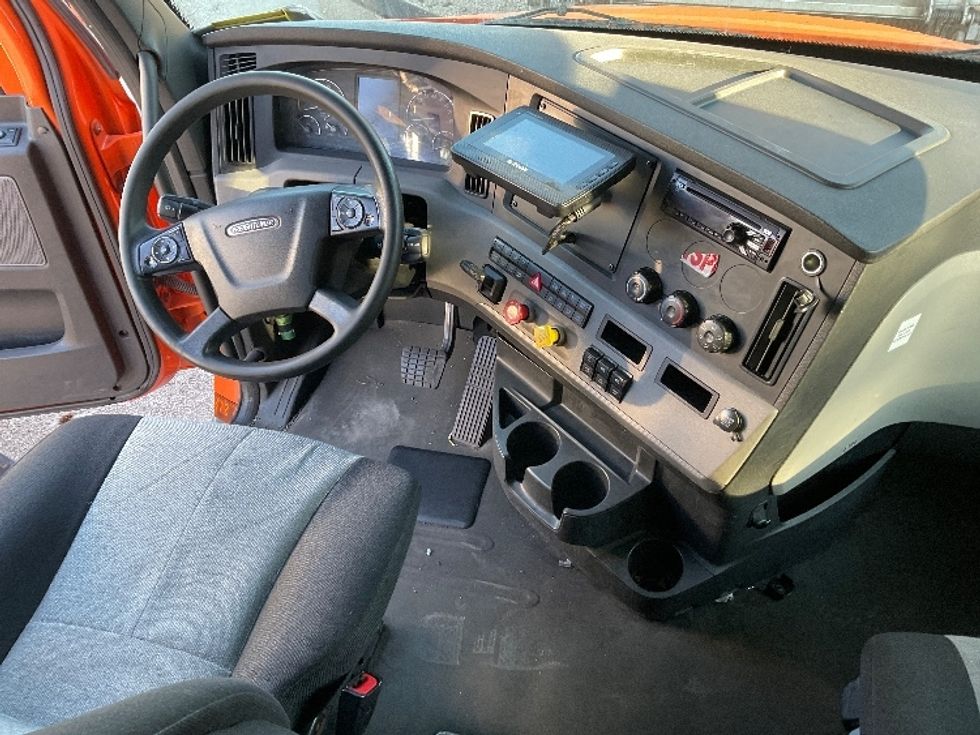 Sleeper Tractor-Heavy Duty Tractors-Freightliner-2019-T11664ST-Lacey-WA-382,506\n\t\tmiles-$ 67,000 - Image 12