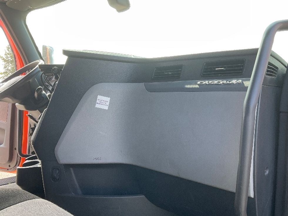 Sleeper Tractor-Heavy Duty Tractors-Freightliner-2019-T11664ST-Lacey-WA-382,506\n\t\tmiles-$ 67,000 - Image 14