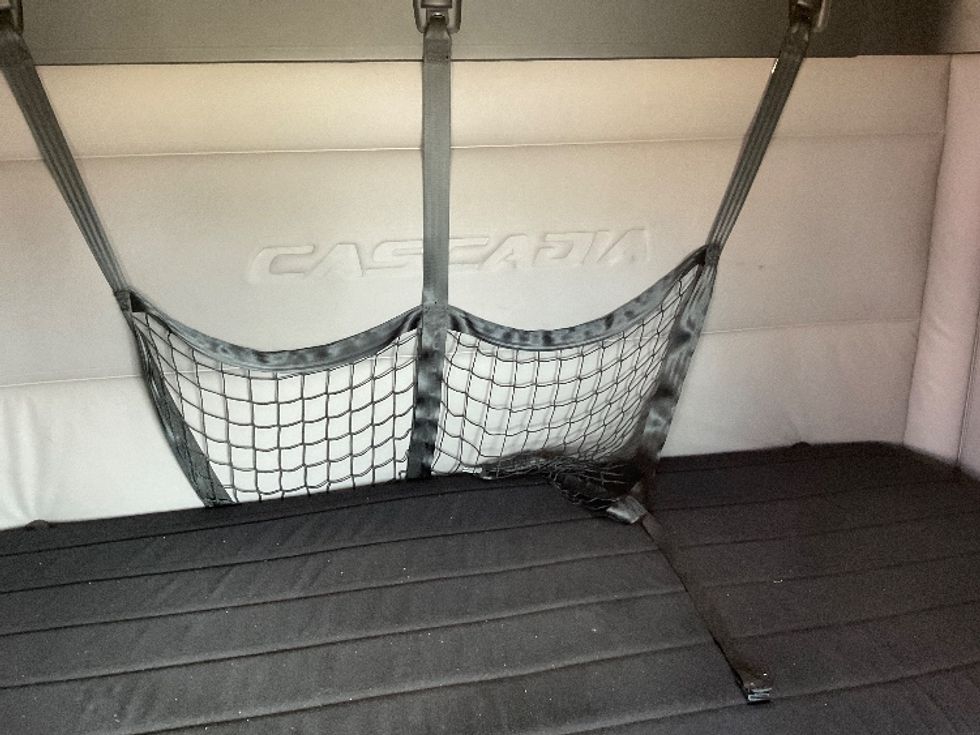 Sleeper Tractor-Heavy Duty Tractors-Freightliner-2019-T11664ST-Lacey-WA-382,506\n\t\tmiles-$ 67,000 - Image 16