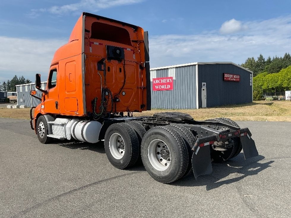 Sleeper Tractor-Heavy Duty Tractors-Freightliner-2019-T11664ST-Lacey-WA-382,506\n\t\tmiles-$ 67,000 - Image 5