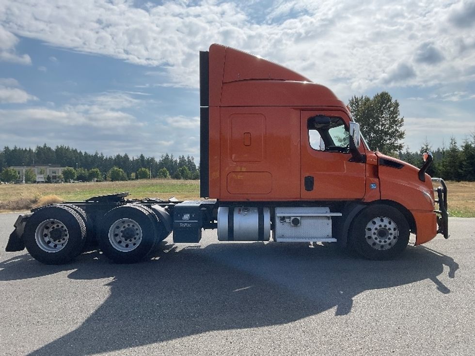 Sleeper Tractor-Heavy Duty Tractors-Freightliner-2019-T11664ST-Lacey-WA-382,506\n\t\tmiles-$ 67,000 - Image 8