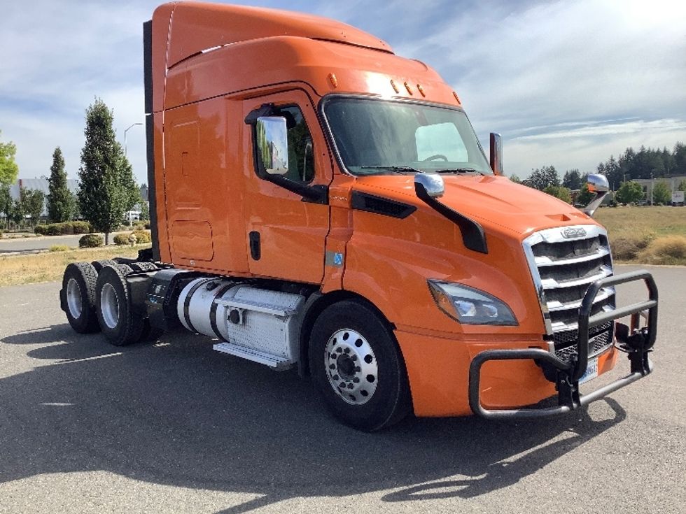 Sleeper Tractor-Heavy Duty Tractors-Freightliner-2019-T11664ST-Lacey-WA-388,895\n\t\tmiles-$ 66,750 - Image 1