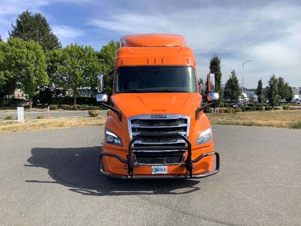 Sleeper Tractor-Heavy Duty Tractors-Freightliner-2019-T11664ST-Lacey-WA-388,895\n\t\tmiles-$ 66,750 - Image 2