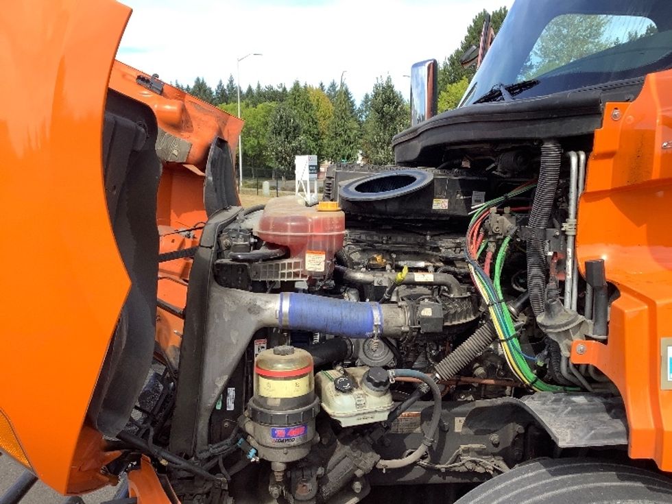Sleeper Tractor-Heavy Duty Tractors-Freightliner-2019-T11664ST-Lacey-WA-388,895\n\t\tmiles-$ 66,750 - Image 21