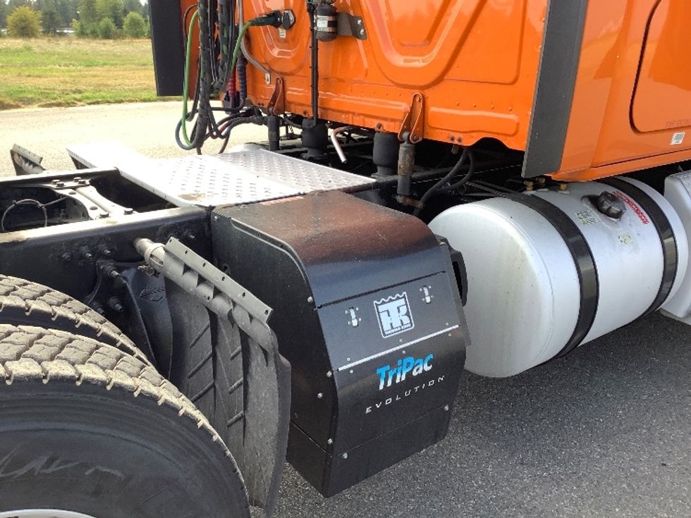 Sleeper Tractor-Heavy Duty Tractors-Freightliner-2019-T11664ST-Lacey-WA-388,895\n\t\tmiles-$ 66,750 - Image 22