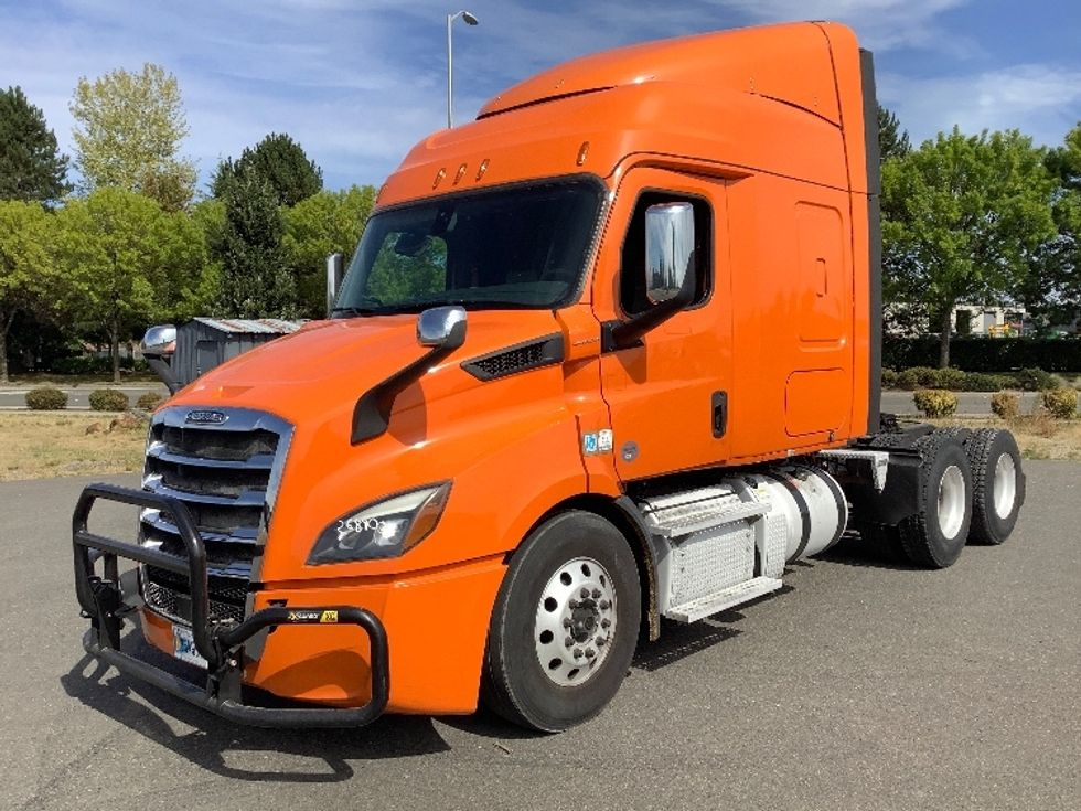 Sleeper Tractor-Heavy Duty Tractors-Freightliner-2019-T11664ST-Lacey-WA-388,895\n\t\tmiles-$ 66,750 - Image 3