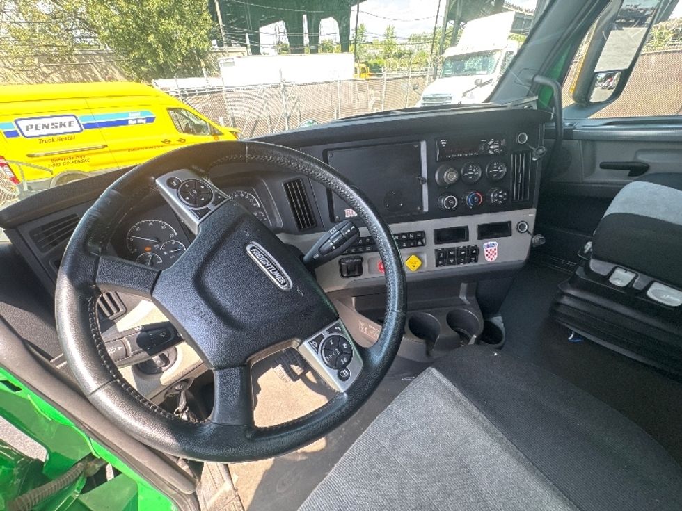 Sleeper Tractor-Heavy Duty Tractors-Freightliner-2019-T11664ST-North Bergen-NJ-299,221\n\t\tmiles-$ 65,000 - Image 11