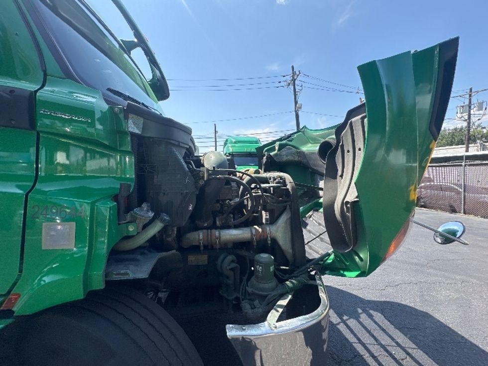 Sleeper Tractor-Heavy Duty Tractors-Freightliner-2019-T11664ST-North Bergen-NJ-299,221\n\t\tmiles-$ 65,000 - Image 20