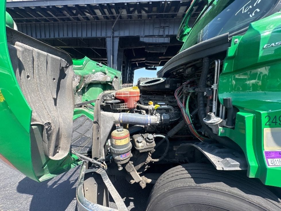 Sleeper Tractor-Heavy Duty Tractors-Freightliner-2019-T11664ST-North Bergen-NJ-299,221\n\t\tmiles-$ 65,000 - Image 21