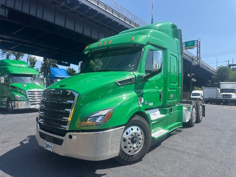 Sleeper Tractor-Heavy Duty Tractors-Freightliner-2019-T11664ST-North Bergen-NJ-299,221\n\t\tmiles-$ 65,000 - Image 3