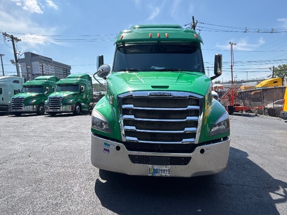 Sleeper Tractor-Heavy Duty Tractors-Freightliner-2019-T11664ST-North Bergen-NJ-320,073\n\t\tmiles-$ 64,000 - Image 2