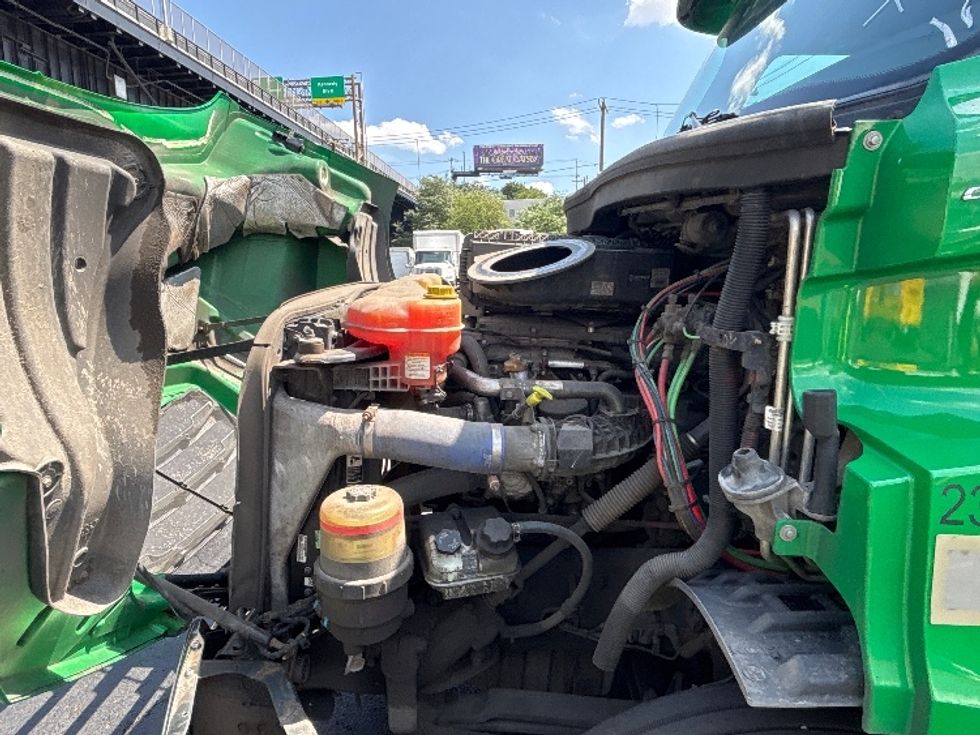 Sleeper Tractor-Heavy Duty Tractors-Freightliner-2019-T11664ST-North Bergen-NJ-320,073\n\t\tmiles-$ 64,000 - Image 21