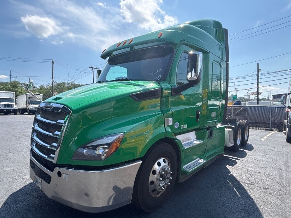 Sleeper Tractor-Heavy Duty Tractors-Freightliner-2019-T11664ST-North Bergen-NJ-320,073\n\t\tmiles-$ 64,000 - Image 3