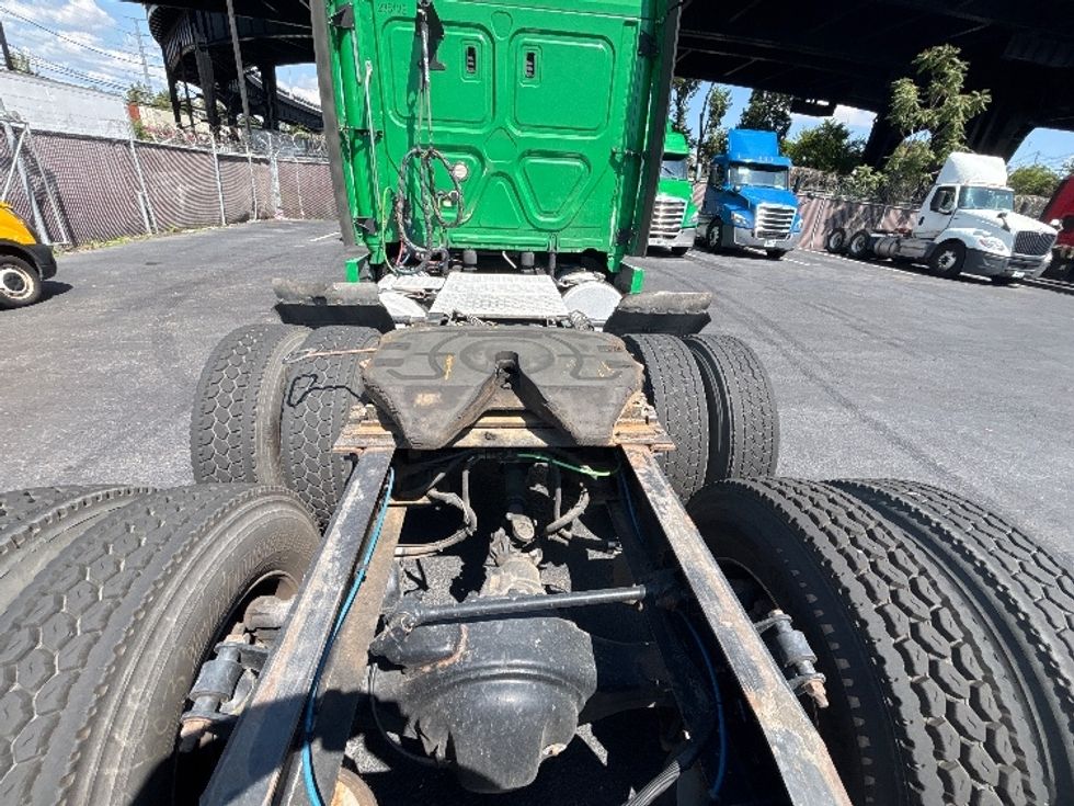 Sleeper Tractor-Heavy Duty Tractors-Freightliner-2019-T11664ST-North Bergen-NJ-320,073\n\t\tmiles-$ 64,000 - Image 6
