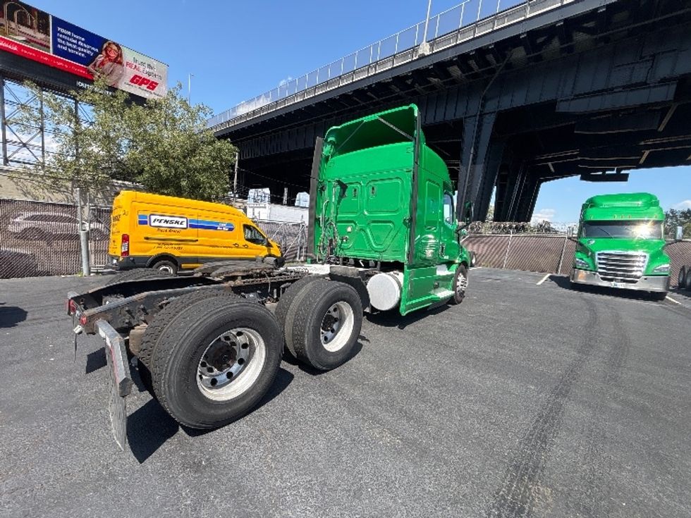 Sleeper Tractor-Heavy Duty Tractors-Freightliner-2019-T11664ST-North Bergen-NJ-320,073\n\t\tmiles-$ 64,000 - Image 7