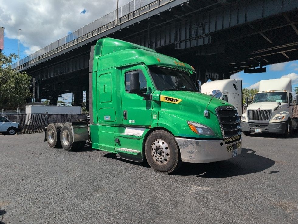 Sleeper Tractor-Heavy Duty Tractors-Freightliner-2019-T11664ST-North Bergen-NJ-394,595\n\t\tmiles-$ 60,000 - Image 1
