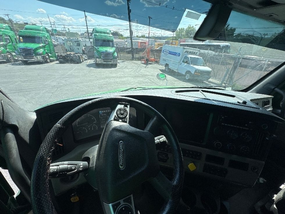 Sleeper Tractor-Heavy Duty Tractors-Freightliner-2019-T11664ST-North Bergen-NJ-394,595\n\t\tmiles-$ 60,000 - Image 11