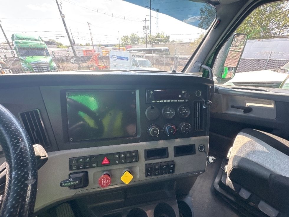 Sleeper Tractor-Heavy Duty Tractors-Freightliner-2019-T11664ST-North Bergen-NJ-394,595\n\t\tmiles-$ 60,000 - Image 12