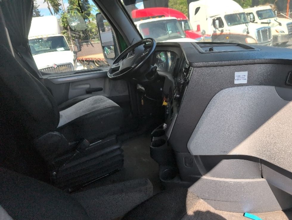 Sleeper Tractor-Heavy Duty Tractors-Freightliner-2019-T11664ST-North Bergen-NJ-394,595\n\t\tmiles-$ 60,000 - Image 15