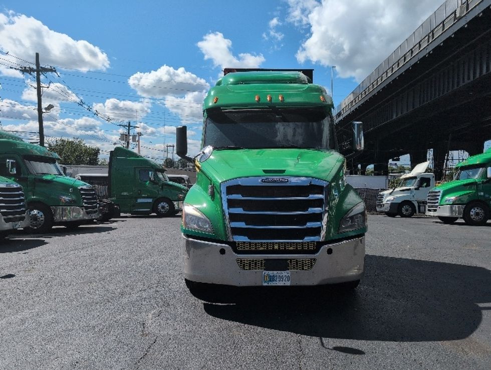 Sleeper Tractor-Heavy Duty Tractors-Freightliner-2019-T11664ST-North Bergen-NJ-394,595\n\t\tmiles-$ 60,000 - Image 2