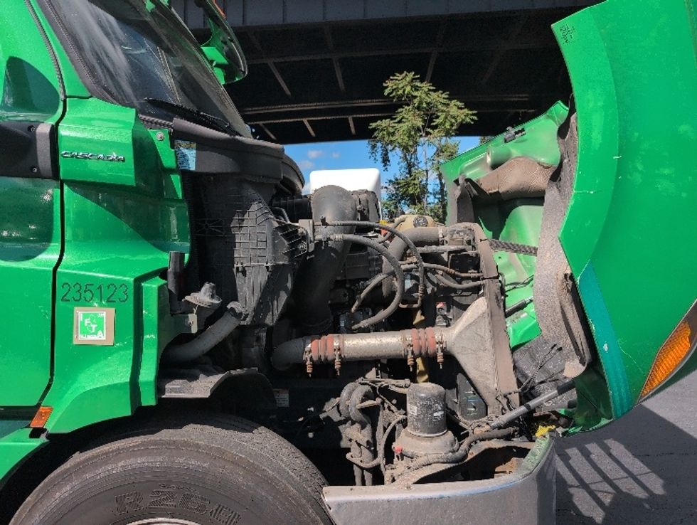 Sleeper Tractor-Heavy Duty Tractors-Freightliner-2019-T11664ST-North Bergen-NJ-394,595\n\t\tmiles-$ 60,000 - Image 20
