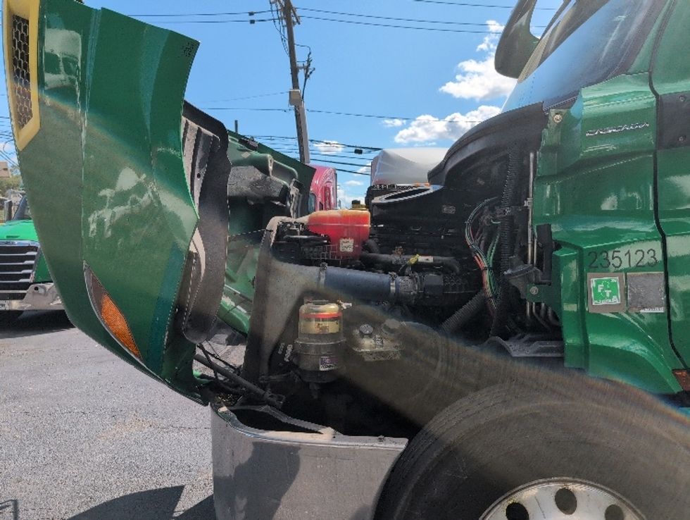 Sleeper Tractor-Heavy Duty Tractors-Freightliner-2019-T11664ST-North Bergen-NJ-394,595\n\t\tmiles-$ 60,000 - Image 21