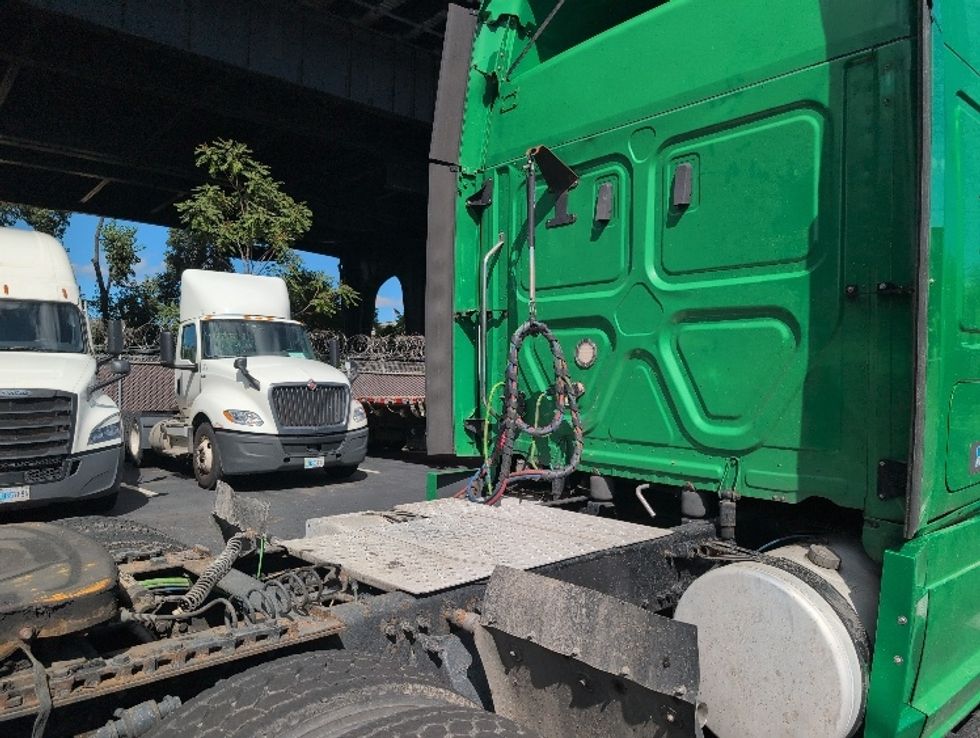 Sleeper Tractor-Heavy Duty Tractors-Freightliner-2019-T11664ST-North Bergen-NJ-394,595\n\t\tmiles-$ 60,000 - Image 22