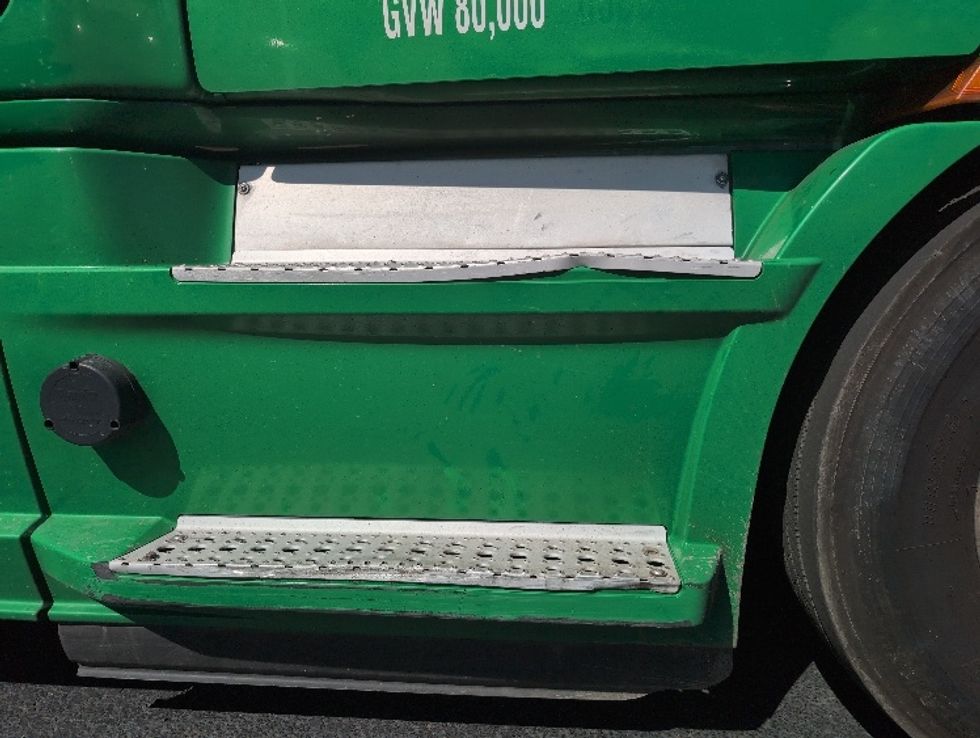 Sleeper Tractor-Heavy Duty Tractors-Freightliner-2019-T11664ST-North Bergen-NJ-394,595\n\t\tmiles-$ 60,000 - Image 23