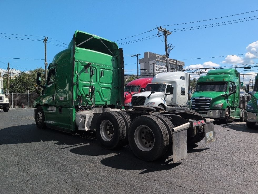 Sleeper Tractor-Heavy Duty Tractors-Freightliner-2019-T11664ST-North Bergen-NJ-394,595\n\t\tmiles-$ 60,000 - Image 5