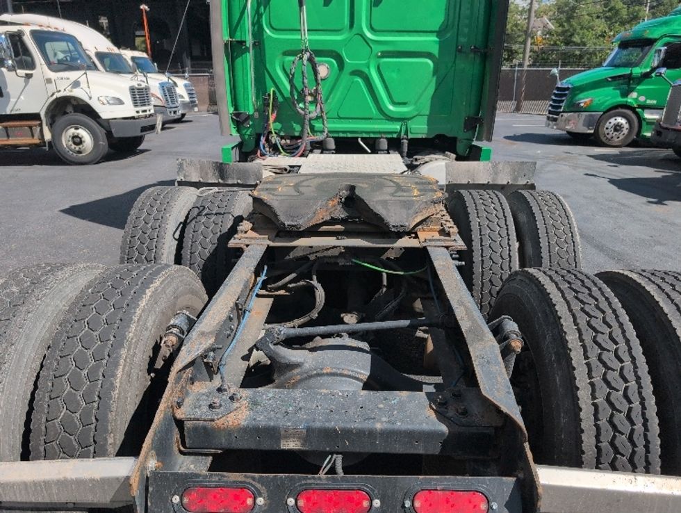 Sleeper Tractor-Heavy Duty Tractors-Freightliner-2019-T11664ST-North Bergen-NJ-394,595\n\t\tmiles-$ 60,000 - Image 6