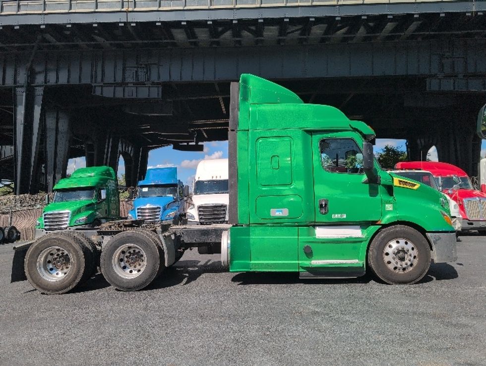 Sleeper Tractor-Heavy Duty Tractors-Freightliner-2019-T11664ST-North Bergen-NJ-394,595\n\t\tmiles-$ 60,000 - Image 8