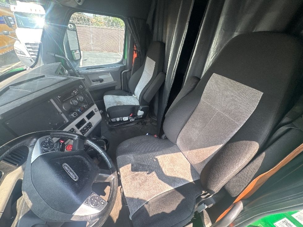 Sleeper Tractor-Heavy Duty Tractors-Freightliner-2019-T11664ST-North Bergen-NJ-401,097\n\t\tmiles-$ 59,500 - Image 10