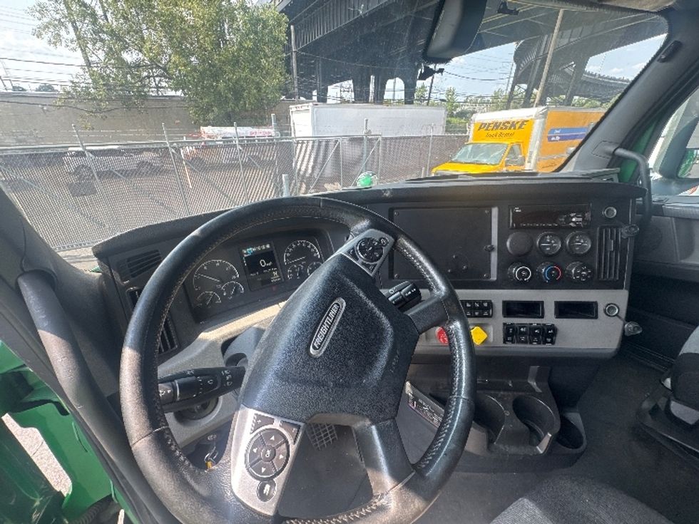 Sleeper Tractor-Heavy Duty Tractors-Freightliner-2019-T11664ST-North Bergen-NJ-401,097\n\t\tmiles-$ 59,500 - Image 11