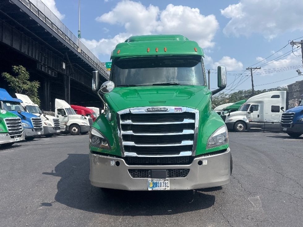 Sleeper Tractor-Heavy Duty Tractors-Freightliner-2019-T11664ST-North Bergen-NJ-401,097\n\t\tmiles-$ 59,500 - Image 2