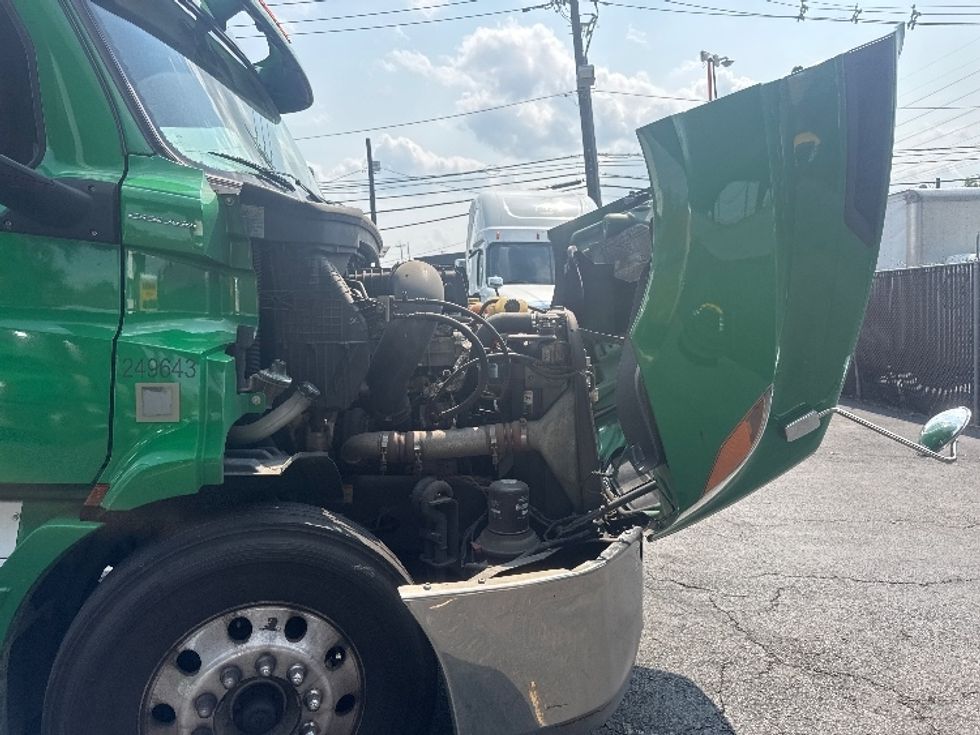 Sleeper Tractor-Heavy Duty Tractors-Freightliner-2019-T11664ST-North Bergen-NJ-401,097\n\t\tmiles-$ 59,500 - Image 20