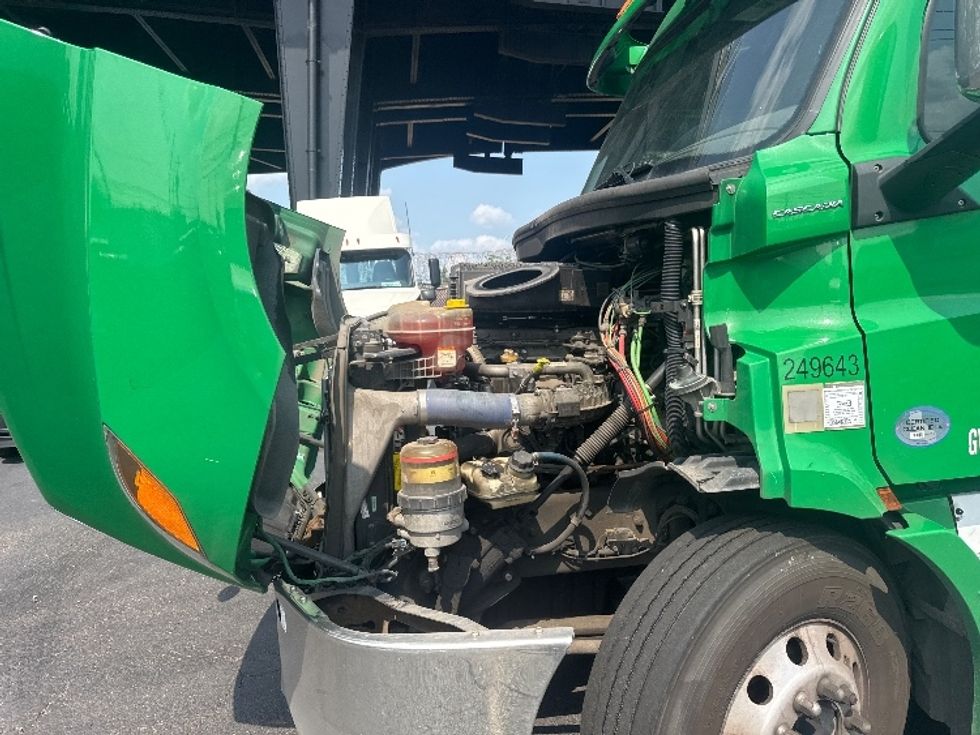 Sleeper Tractor-Heavy Duty Tractors-Freightliner-2019-T11664ST-North Bergen-NJ-401,097\n\t\tmiles-$ 59,500 - Image 21