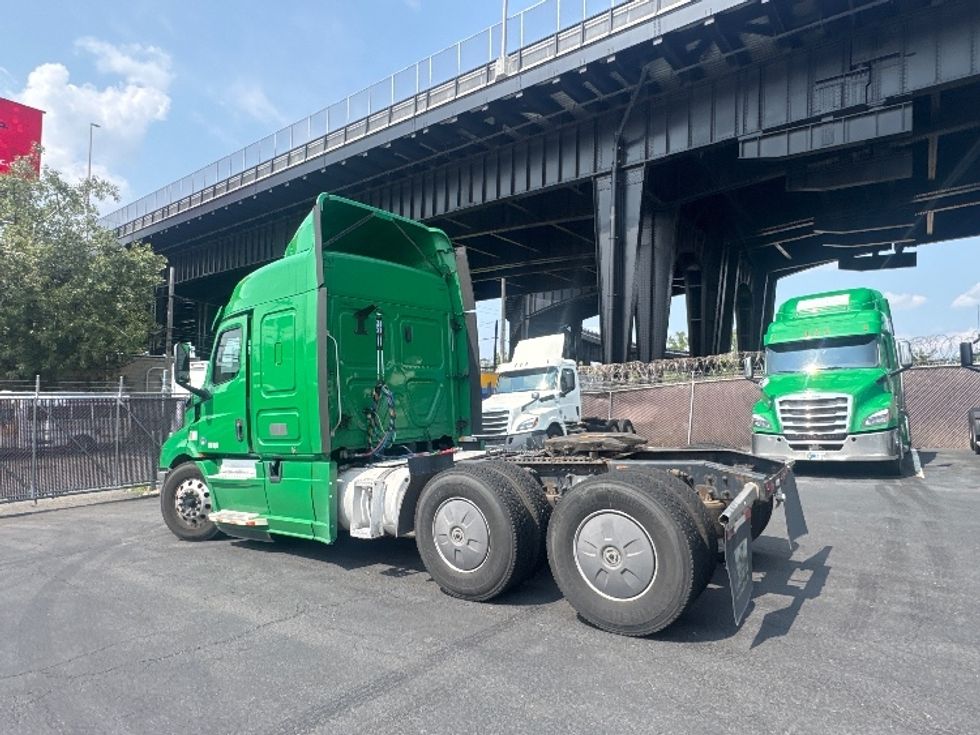 Sleeper Tractor-Heavy Duty Tractors-Freightliner-2019-T11664ST-North Bergen-NJ-401,097\n\t\tmiles-$ 59,500 - Image 5