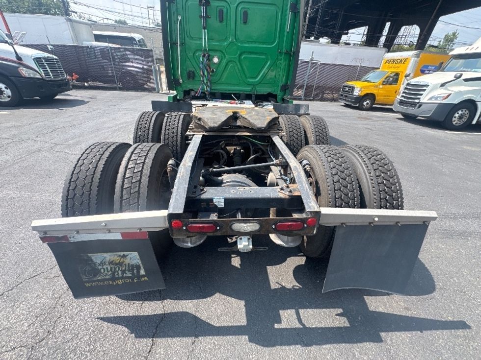 Sleeper Tractor-Heavy Duty Tractors-Freightliner-2019-T11664ST-North Bergen-NJ-401,097\n\t\tmiles-$ 59,500 - Image 6