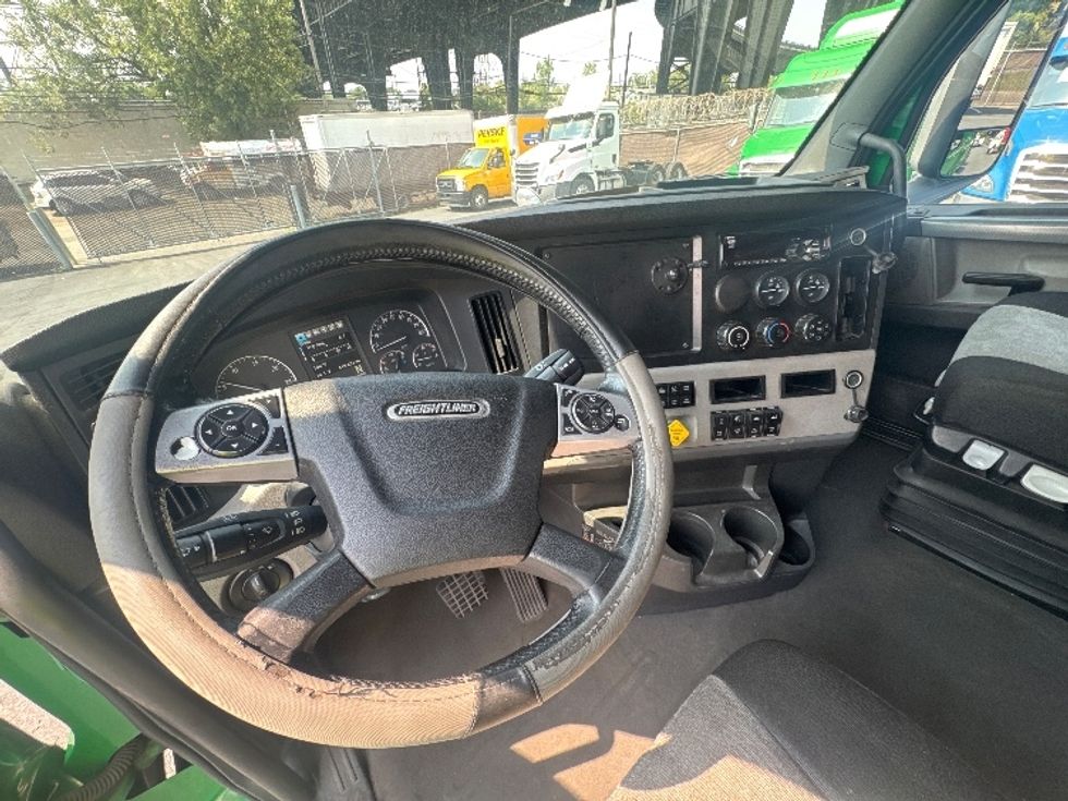 Sleeper Tractor-Heavy Duty Tractors-Freightliner-2019-T11664ST-North Bergen-NJ-416,978\n\t\tmiles-$ 58,500 - Image 11