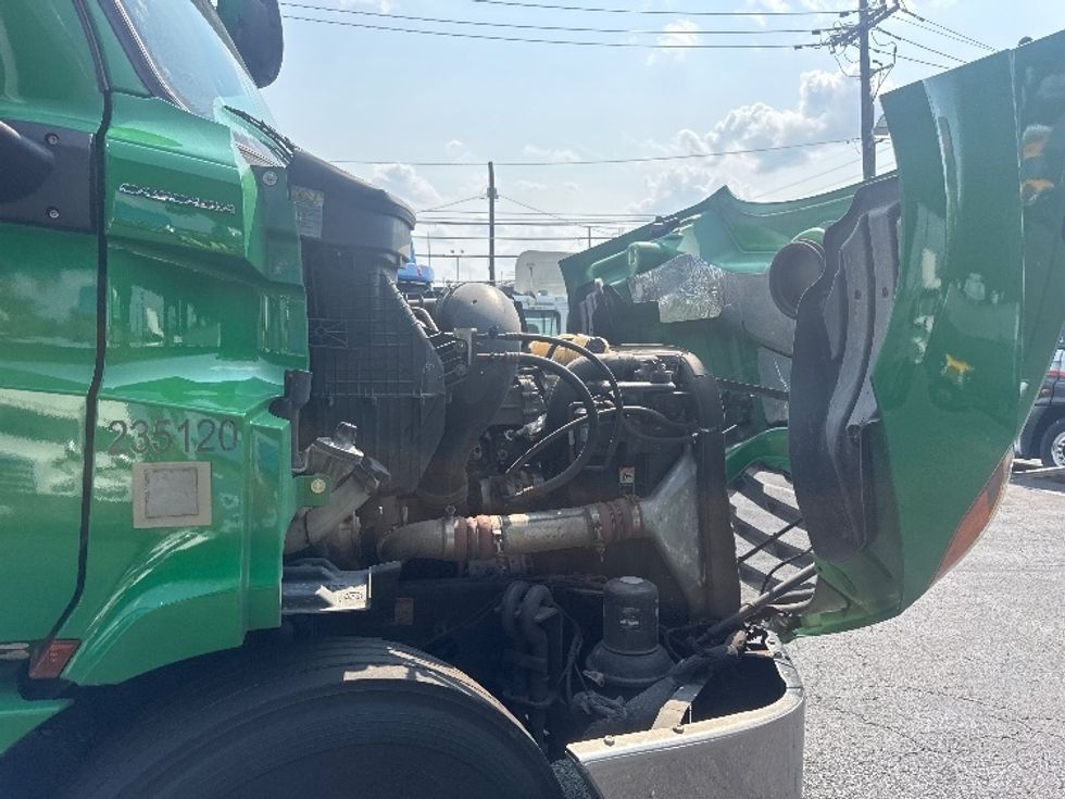 Sleeper Tractor-Heavy Duty Tractors-Freightliner-2019-T11664ST-North Bergen-NJ-416,978\n\t\tmiles-$ 58,500 - Image 20