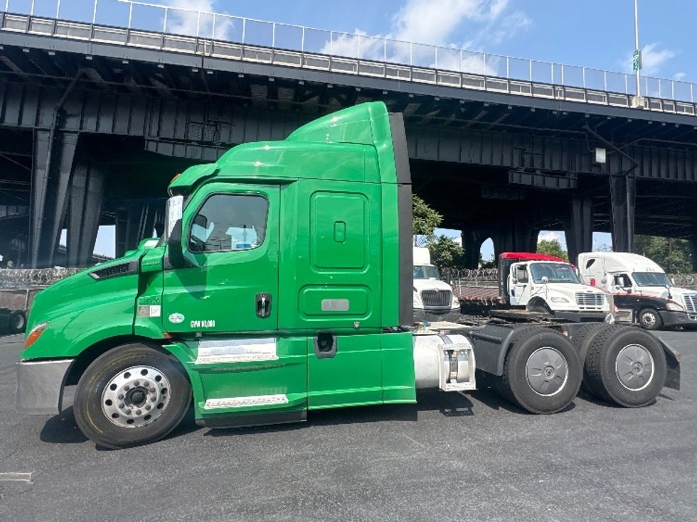 Sleeper Tractor-Heavy Duty Tractors-Freightliner-2019-T11664ST-North Bergen-NJ-416,978\n\t\tmiles-$ 58,500 - Image 4