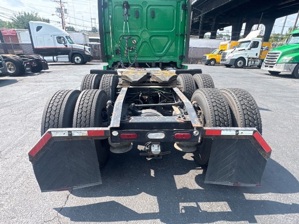 Sleeper Tractor-Heavy Duty Tractors-Freightliner-2019-T11664ST-North Bergen-NJ-416,978\n\t\tmiles-$ 58,500 - Image 6