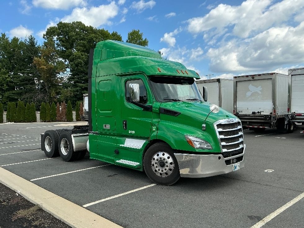 Sleeper Tractor-Heavy Duty Tractors-Freightliner-2019-T11664ST-North Bergen-NJ-495,294\n\t\tmiles-$ 55,750 - Image 1