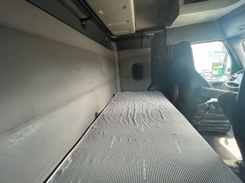 Sleeper Tractor-Heavy Duty Tractors-Freightliner-2019-T11664ST-North Bergen-NJ-495,294\n\t\tmiles-$ 55,750 - Image 18