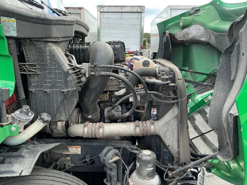 Sleeper Tractor-Heavy Duty Tractors-Freightliner-2019-T11664ST-North Bergen-NJ-495,294\n\t\tmiles-$ 55,750 - Image 19