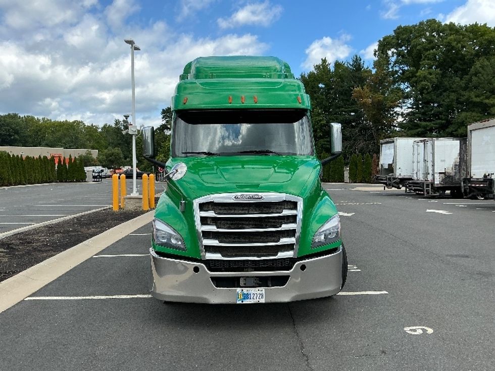 Sleeper Tractor-Heavy Duty Tractors-Freightliner-2019-T11664ST-North Bergen-NJ-495,294\n\t\tmiles-$ 55,750 - Image 2