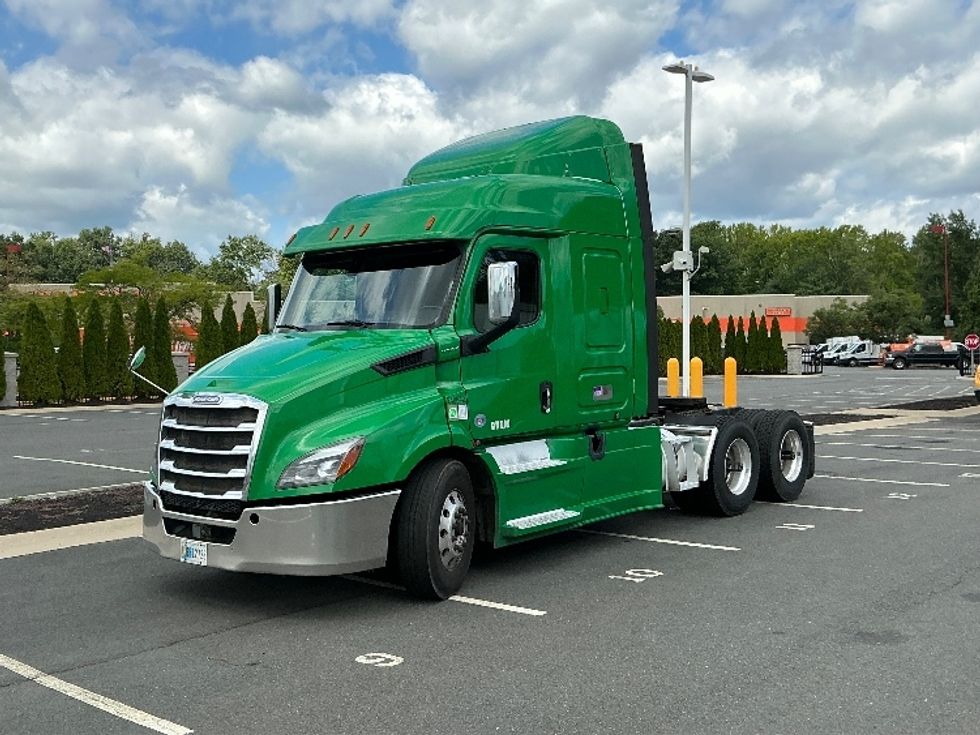 Sleeper Tractor-Heavy Duty Tractors-Freightliner-2019-T11664ST-North Bergen-NJ-495,294\n\t\tmiles-$ 55,750 - Image 3